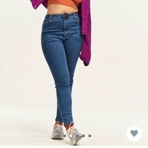 Lucy & Yak Soho Close Fitting Jeans - 26UK/22US - Mid Wash Blue - NWT